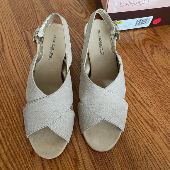 Women’s Tan Wedge Sandals, Size: 7 1/2, Brand: Bandolino Be Flexible - Picture 2 of 2